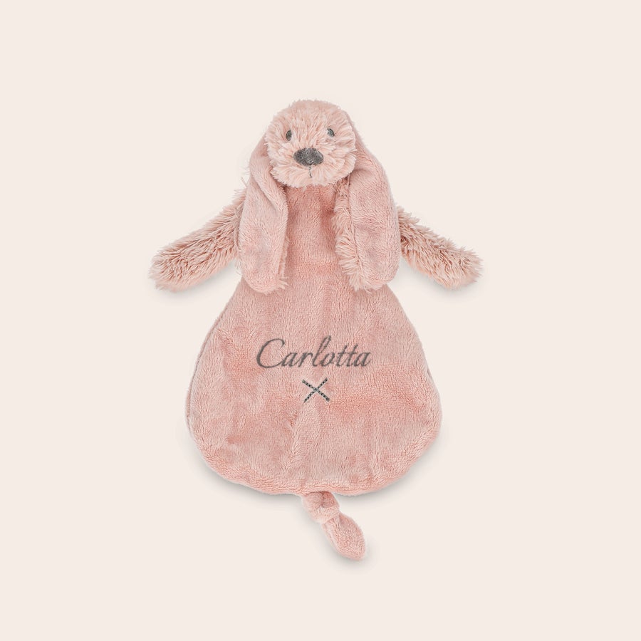 Schmusetuch Personalisiert Rosa Kuschel-Kaninchen-Schnuffeltuch mit "Carlotta" und einem Kreuz auf dem Bauch bestickt.