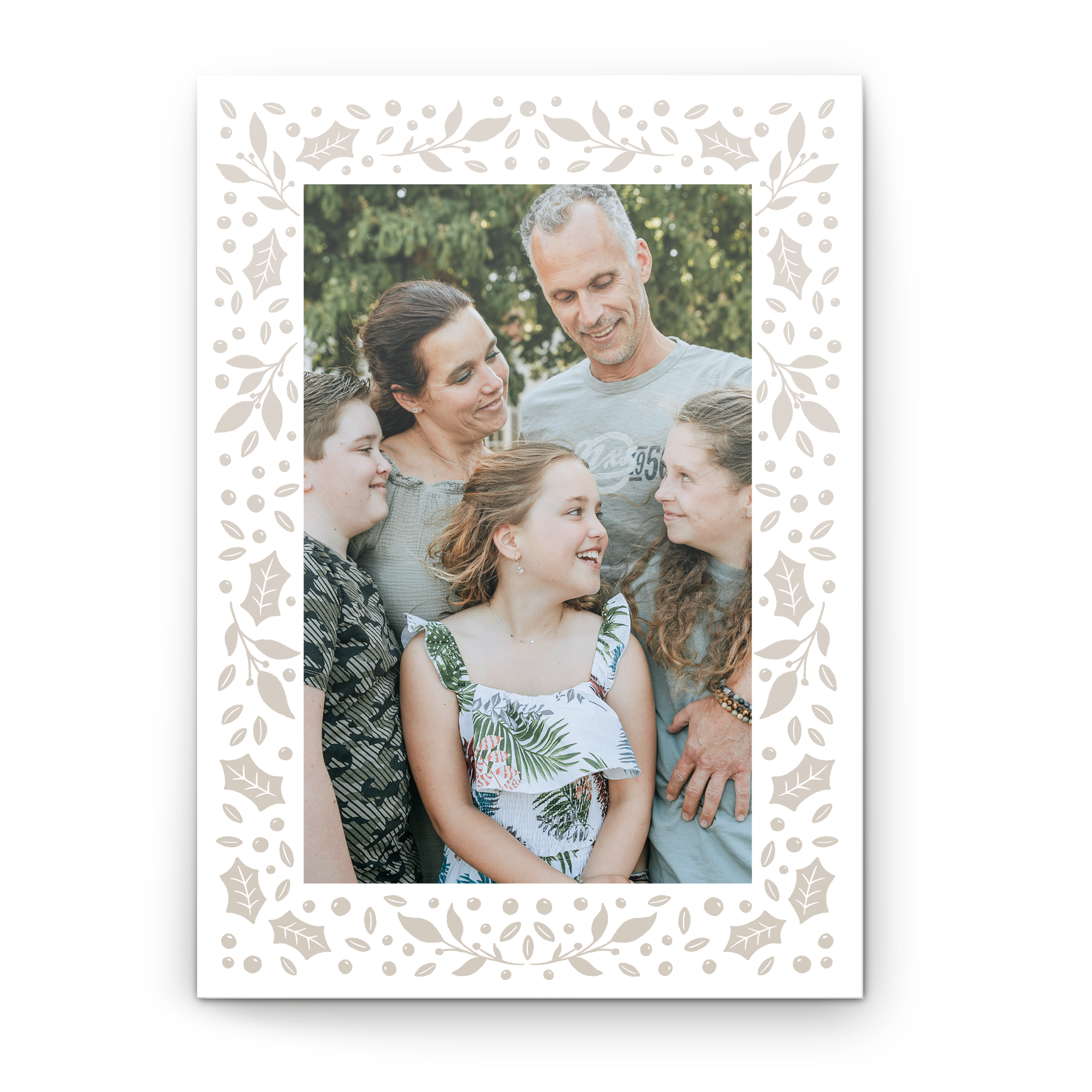 Cartão de Natal personalizado com uma foto de família, borda decorada com azevinho, personalize o seu cartão de Natal com uma foto única