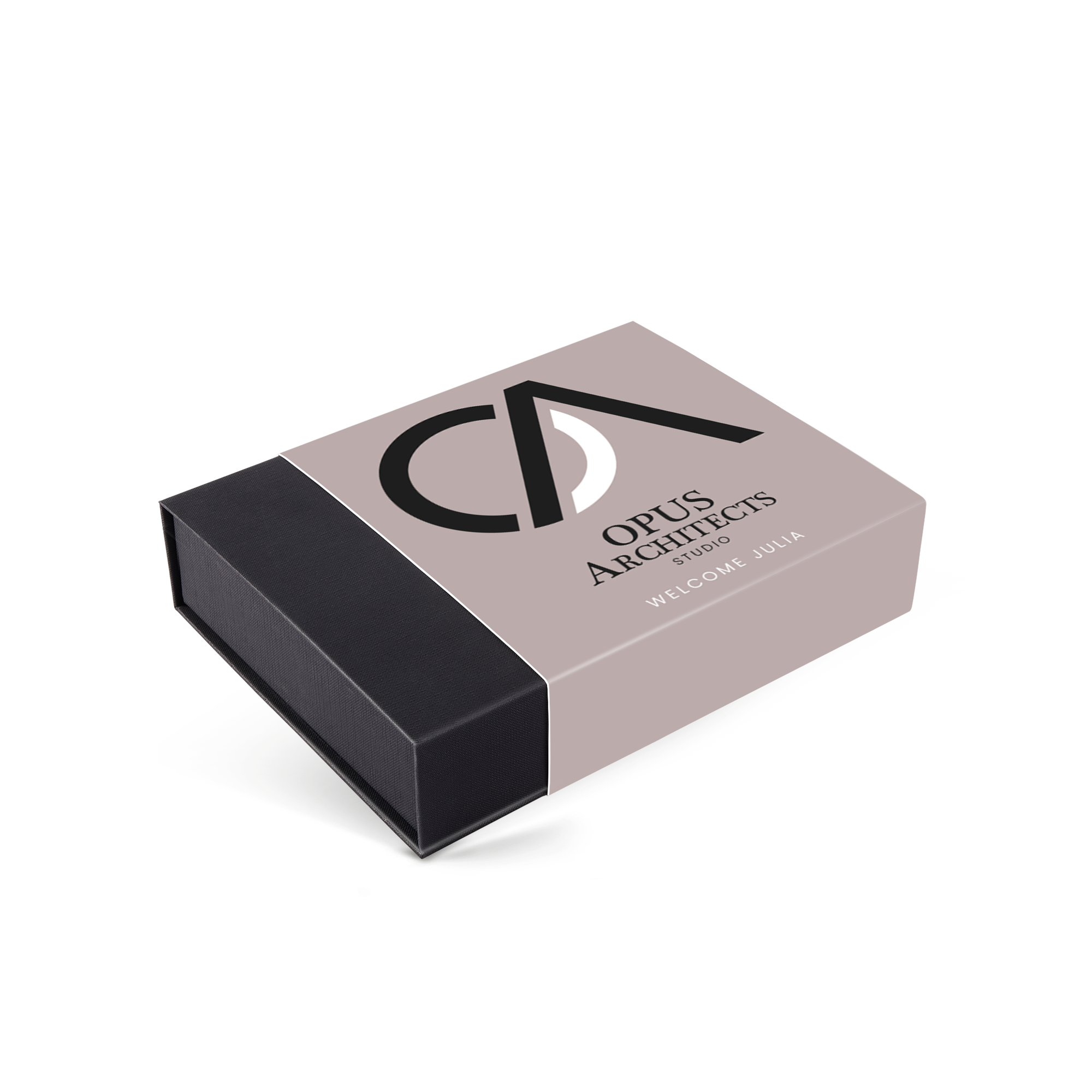 Luxe bonbon giftbox met full colour bedrukte sleeve, "OPUS ARCHITECTS STUDIO WELCOME JULIA" tekst, om hun hart te veroveren.