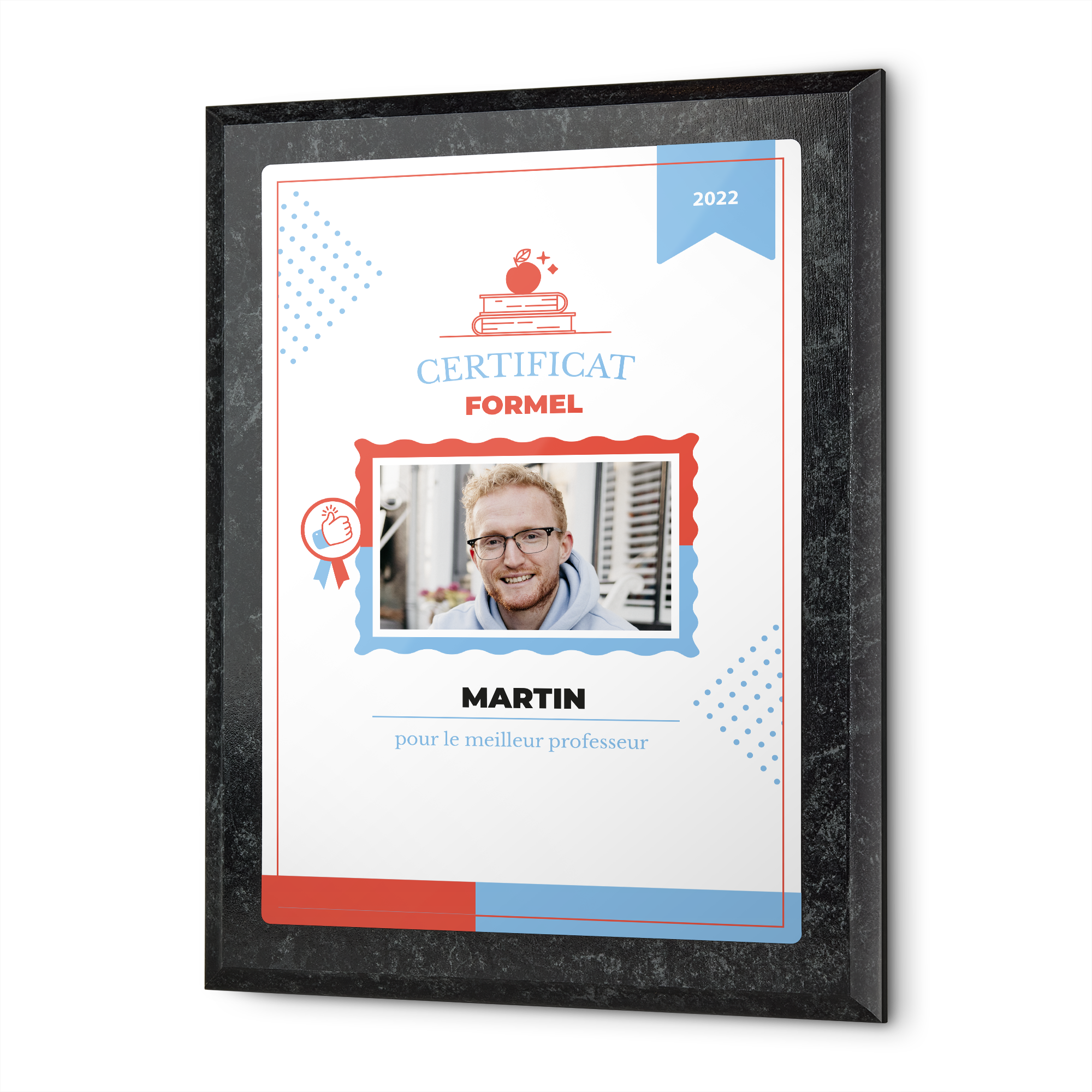 Diplôme personnalisé avec photo de Martin et texte imprimé "pour le meilleur professeur", encadré.