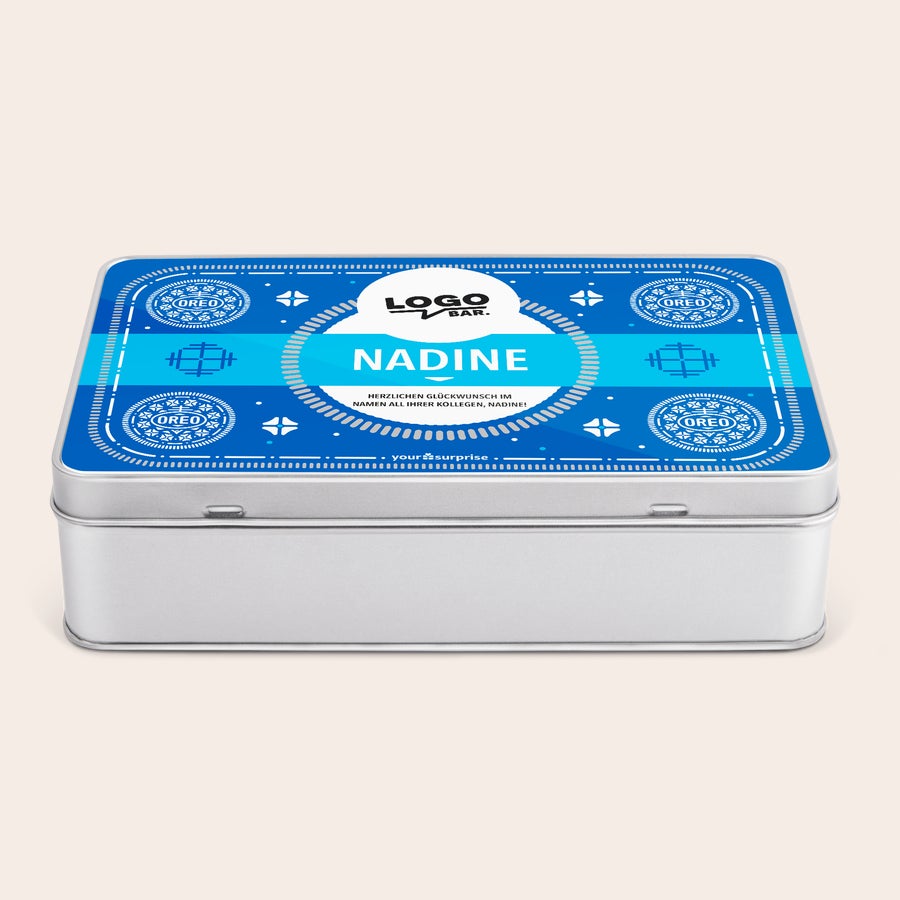 Geschenkdose mit Oreo Keksen Personalisierte Geschenkbox im Oreostyle, bedruckt mit dem Namen Nadine und einem Wunschtext, gefüllt mit Keksen.