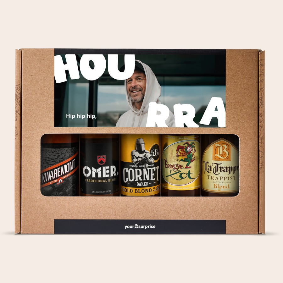 Coffret à bière personnalisé Coffret bière personnalisé - Blonde, avec photo d'homme souriant et message "HOURRA" imprimé sur la boîte, contenant cinq bières blondes belges.