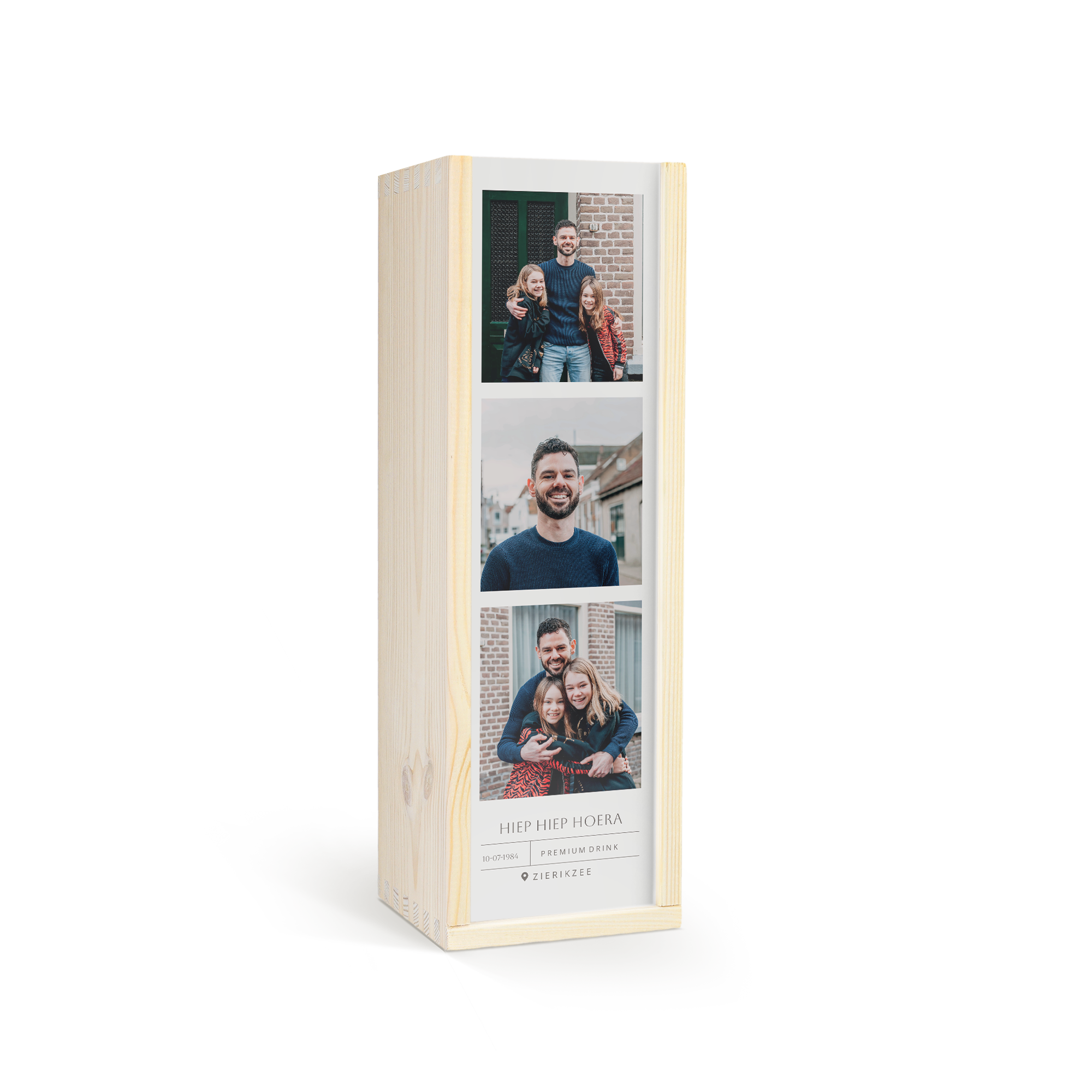 Houten kist met fles likeur, gepersonaliseerd met drie familiefoto's en de tekst 'Hiep Hiep Hoera', geboortedatum en locatie.
