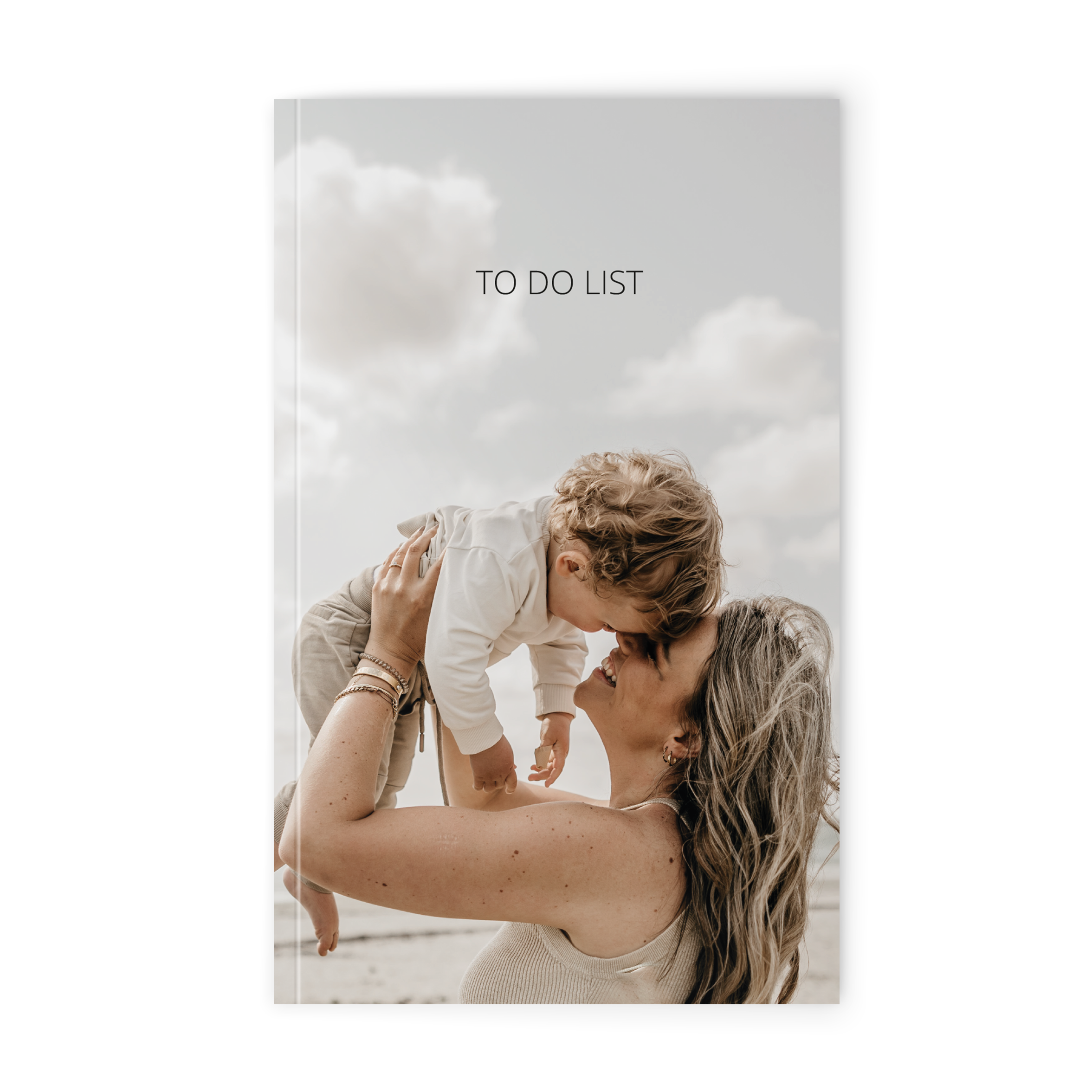 Cuaderno personalizado con la foto de una madre e hijo, impreso con el texto To Do List.
