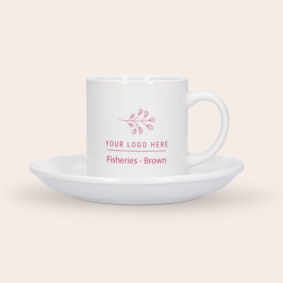 Taza de capuchino personalizada Taza de capuchino blanca con platillo, impresa con un logo y texto "Fisheries - Brown" en rosa. Personaliza la taza de capuchino con tu propia foto o texto.