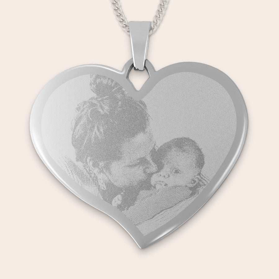 Collar corazón grabado grande Colgante corazón grabado con una foto personalizada de una madre y un bebé.