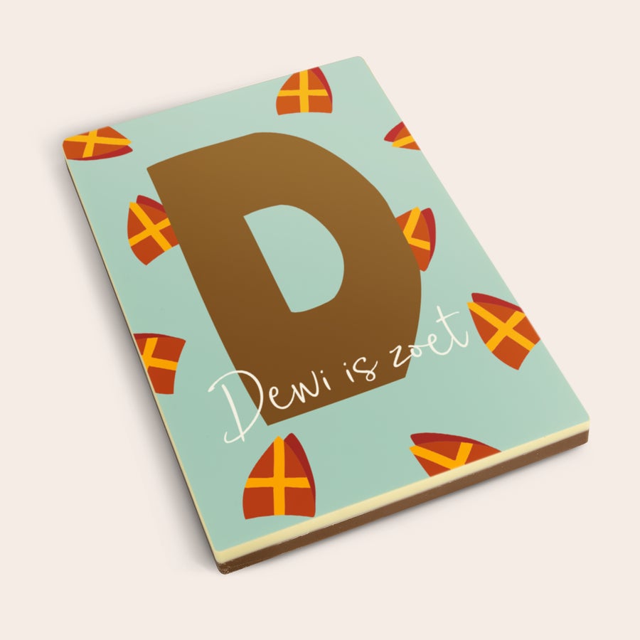 Gepersonaliseerde chocoladeletter Sinterklaas Chocoladekaart met D, 'Dewi is zoet' en Sinterklaasmutsen, geprint met foto en/of tekst.