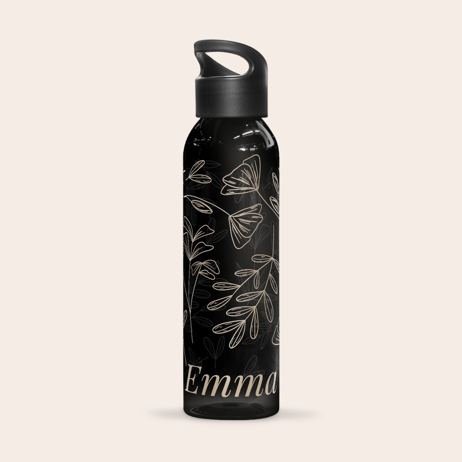Trinkflasche bedrucken Schwarze personalisierte Wasserflasche mit beigefarbenen Blattmotiven und dem Namen "Emma" in Gold gedruckt