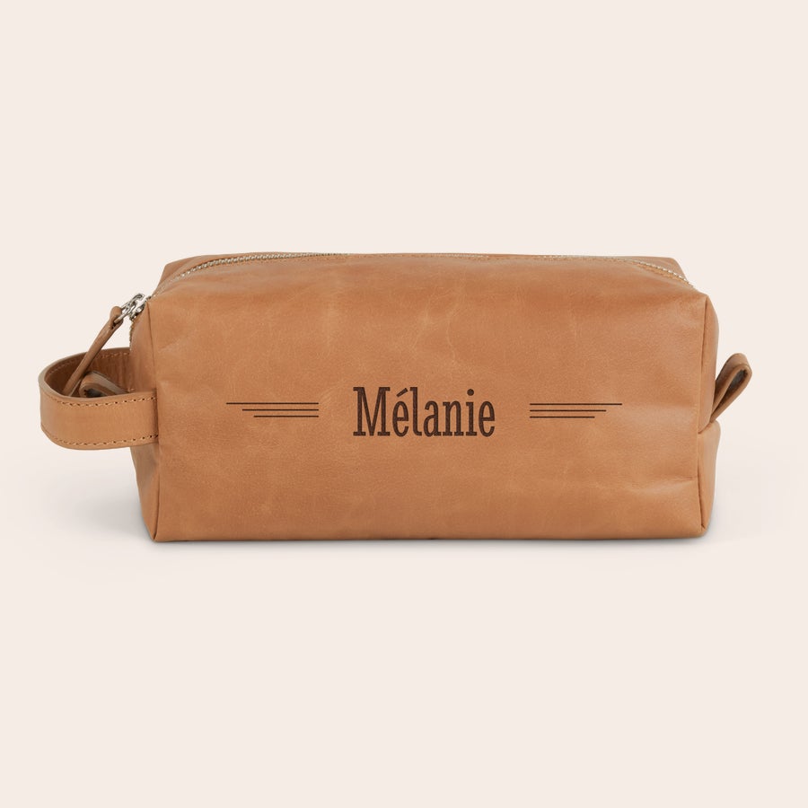 Trousse de toilette en cuir gravé Trousse de toilette en cuir gravé
