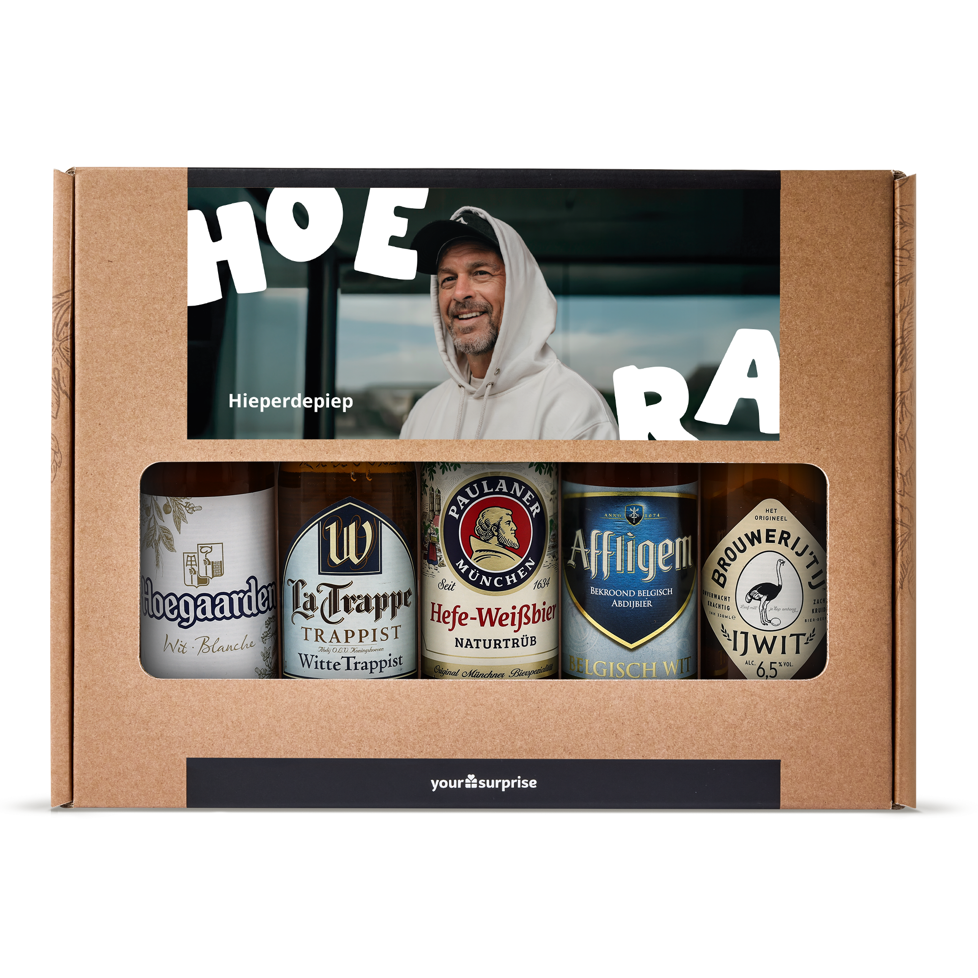 Gepersonaliseerd Weizen bierpakket voor Vaderdag met een foto van een lachende man en de tekst "HOE RA Hieperdepiep", bedrukt in full colour