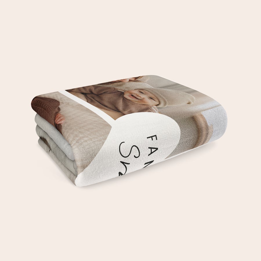 Personalisierte decke Gefaltete teddy fleece decke mit Namen oder Foto eines lachenden Babys, bedruckt mit dem Wort "FAMILY"