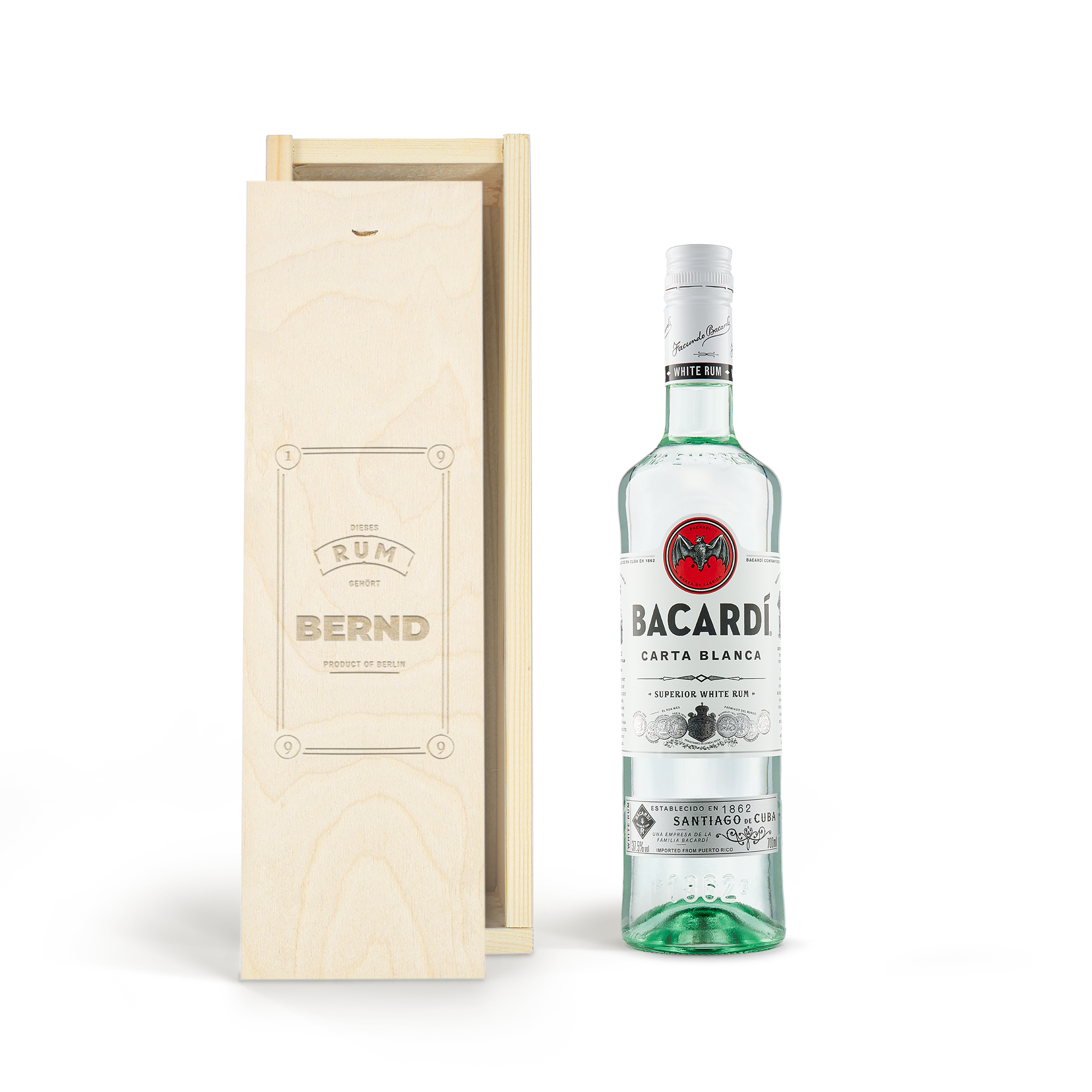 Bacardi Rum Flasche mit personalisierter Holzkiste, lasergraviert mit "DIESES RUM GEHÖRT BERND"