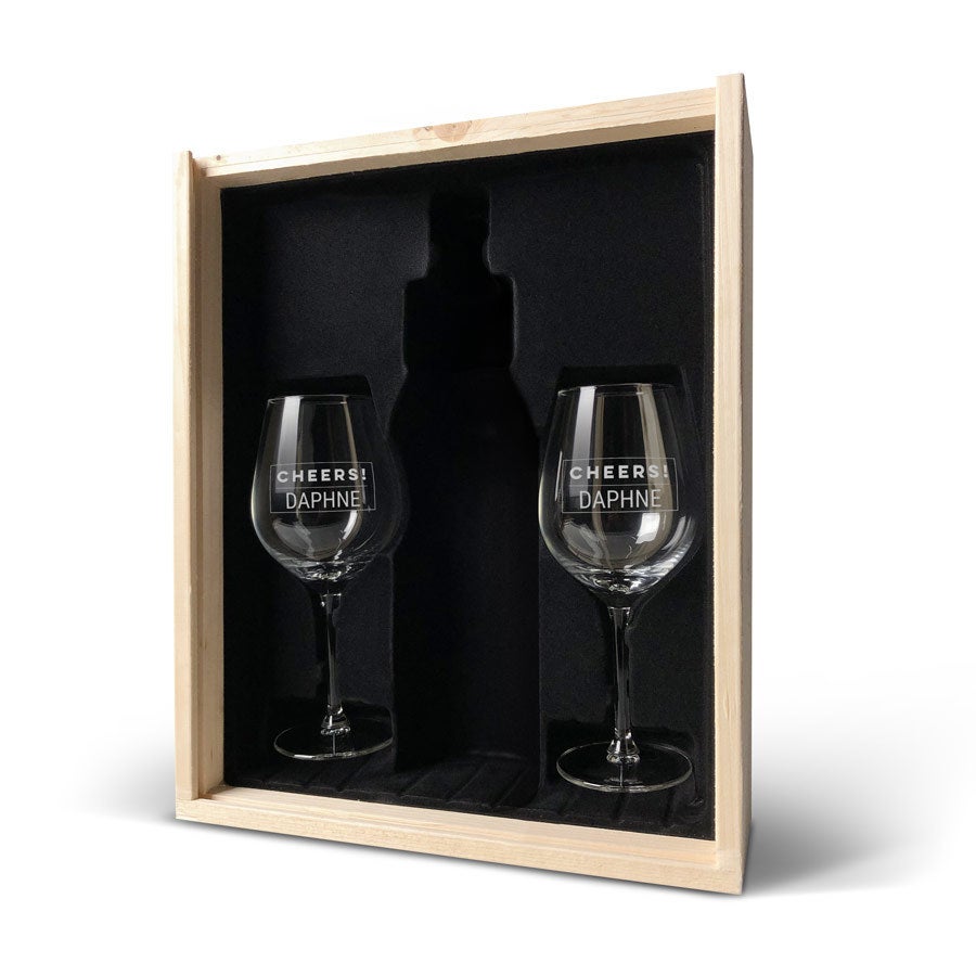 Wooden wine case with personalised wine glasses - Triple