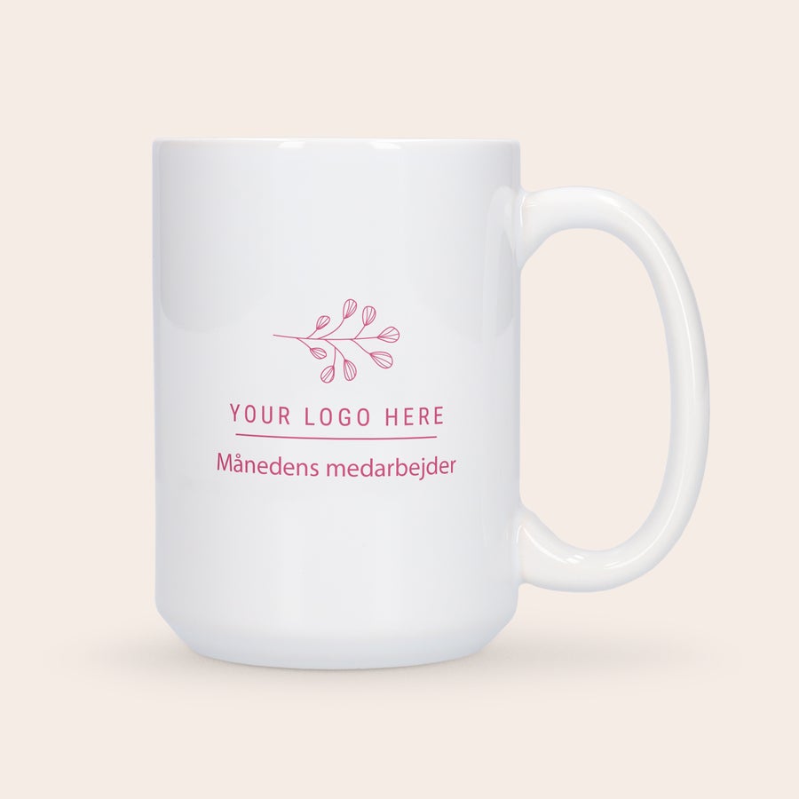 Stort krus med foto og tekst Hvidt krus med rosa tryk og teksten "YOUR LOGO HERE Månedens medarbejder". Dette store krus med foto er den ultimative gadget til alle te-drikkere og kaffe-elskere.