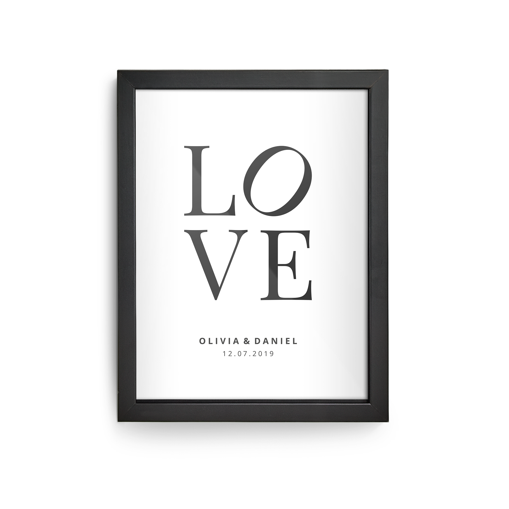 Poster personalizat LOVE cu numele Olivia & Daniel și data 12.07.2019, înrămat, ideal pentru a imortaliza amintiri.