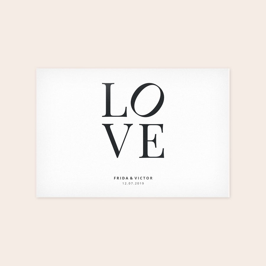 Foto på forex Et foto på forex med teksten LOVE samt navnene Frida & Victor og datoen 12.07.2019