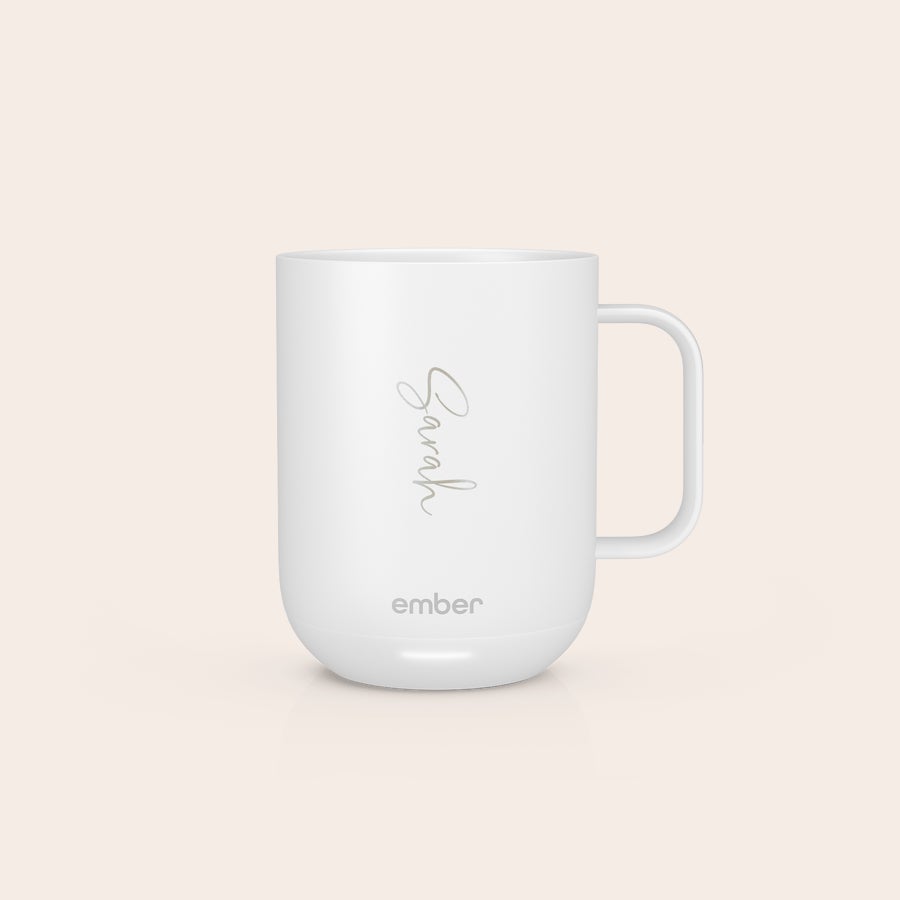 Ember Tasse - Smart Control Weißer personalisierter Ember Control Mug mit graviertem Namen Sarah. Genieße jeden Schluck mit einem personalisierten Ember Control Mug!