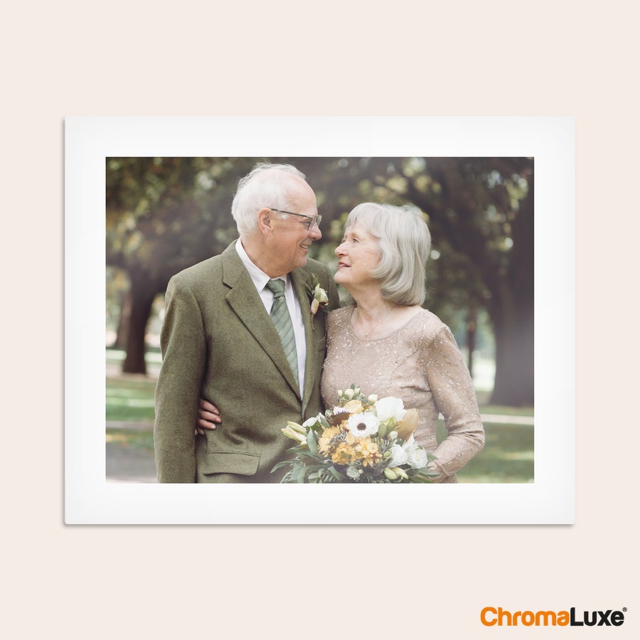 Stampe fotografiche in alluminio - Bianco (Chromaluxe) Stampe fotografiche in alluminio Chromaluxe personalizzate con la foto di una coppia anziana felice