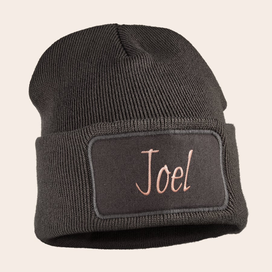 Chapéu bordado Gorro cinzento com nome bordado "Joel" em rosa para manter as orelhas quentes
