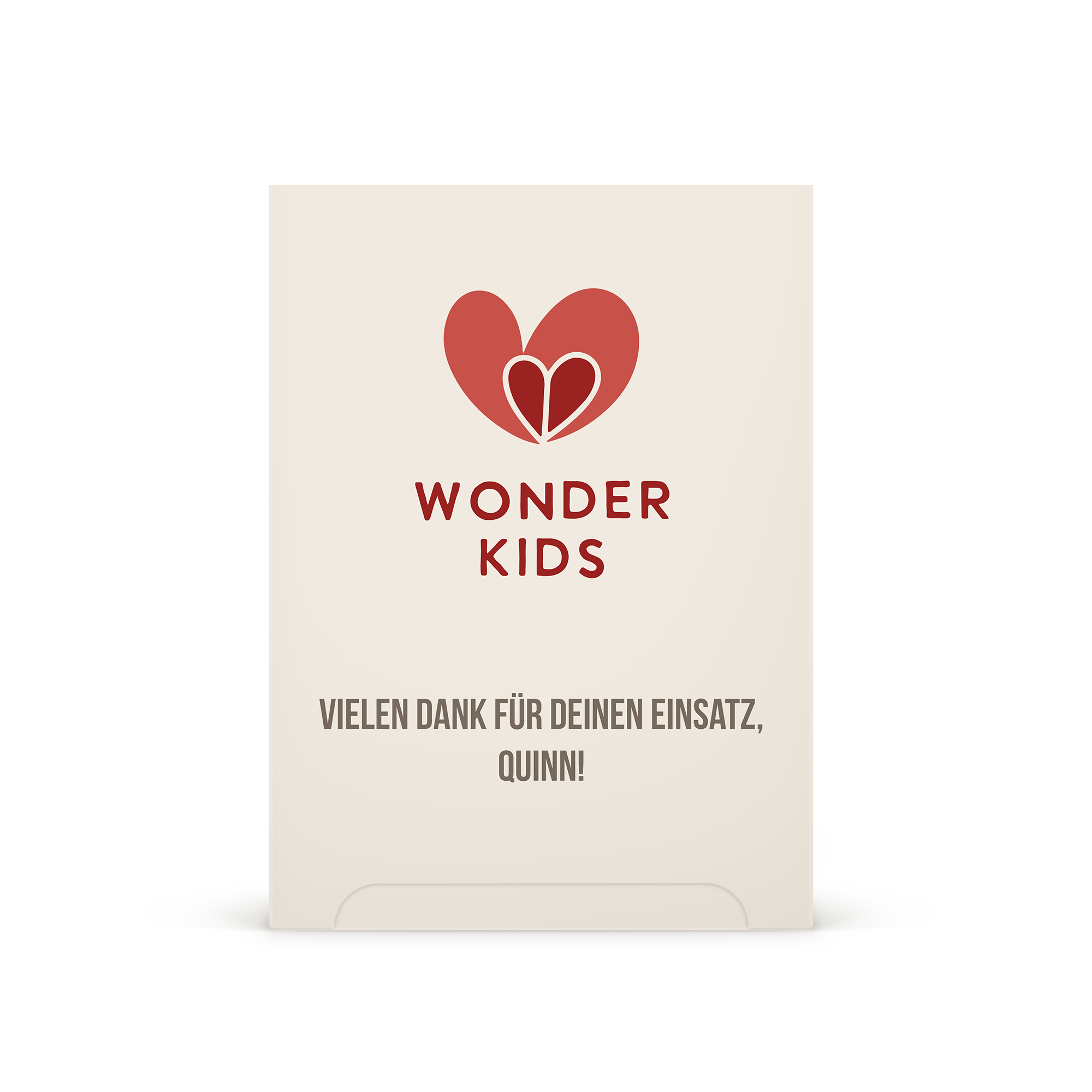 Bonne Maman Geschenkbox mit eigenem Design: "Wonder Kids"-Logo und dem Text "Vielen Dank für deinen Einsatz, Quinn!"