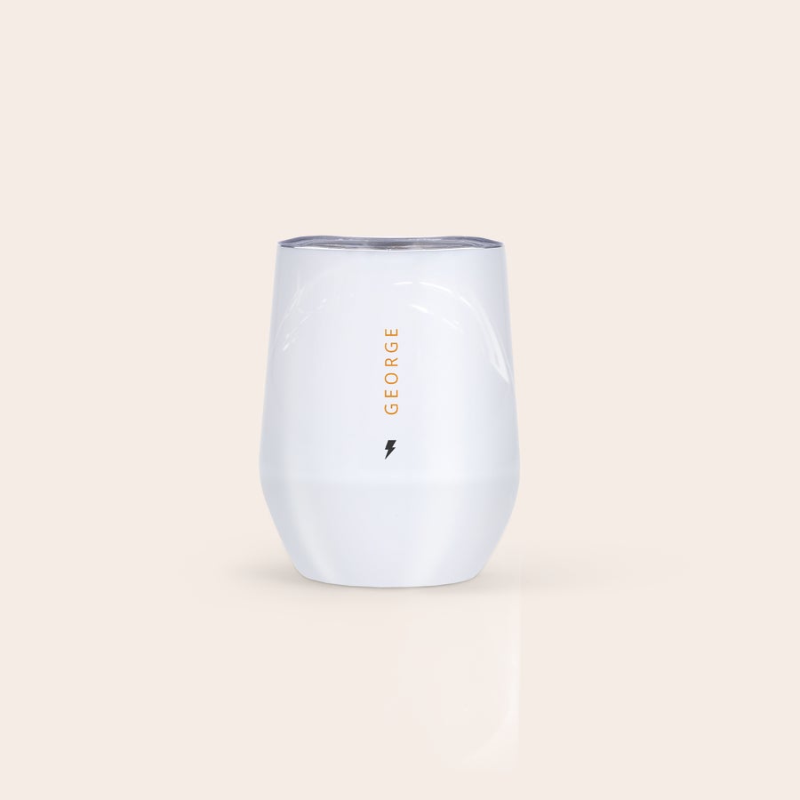 Tazza da viaggio con coperchio Tazza da viaggio bianca personalizzata con il nome George e un fulmine stampati in verticale
