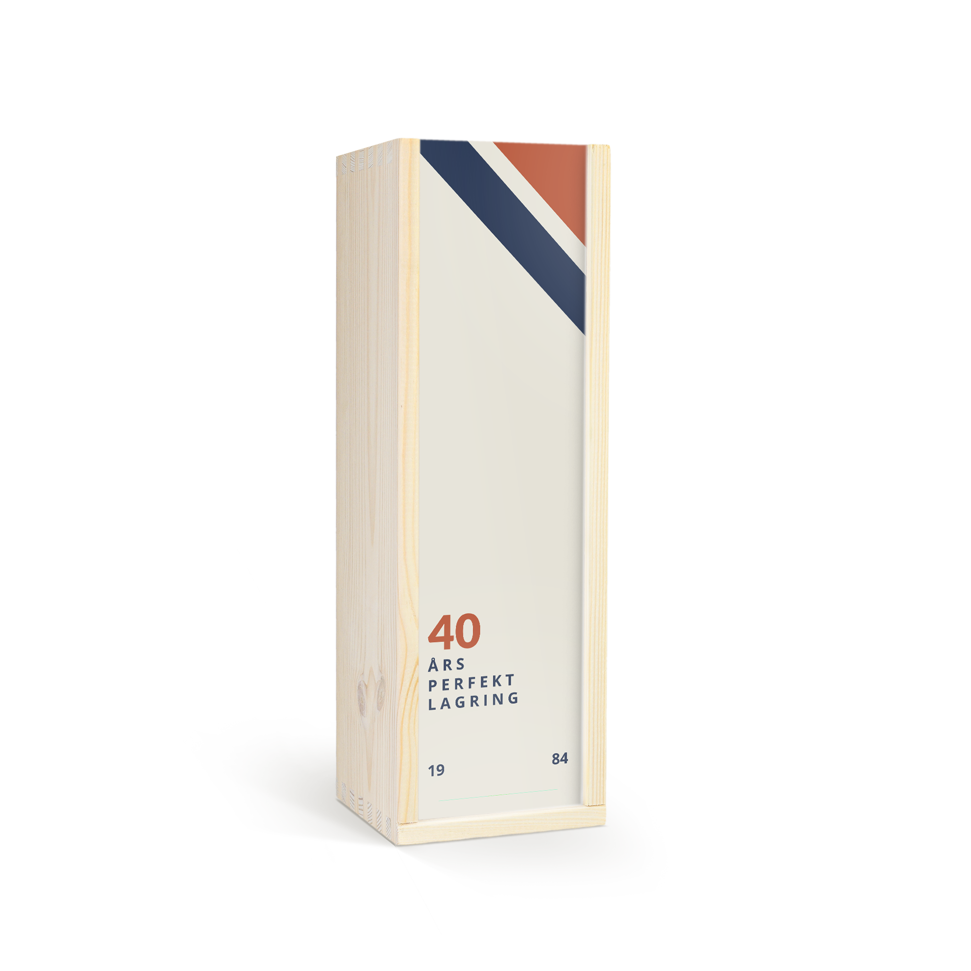 En super velsmagende flaske Jack Daniels whisky i en brugerdefineret trækasse med teksten 40 ÅRS PERFEKT LAGRING trykt på låget.