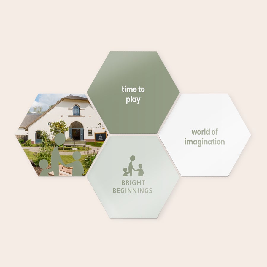 Placa de Parede Personalizada Painel de arte de madeira hexagonal personalizado com uma foto de uma casa, ideal para decore sua parede