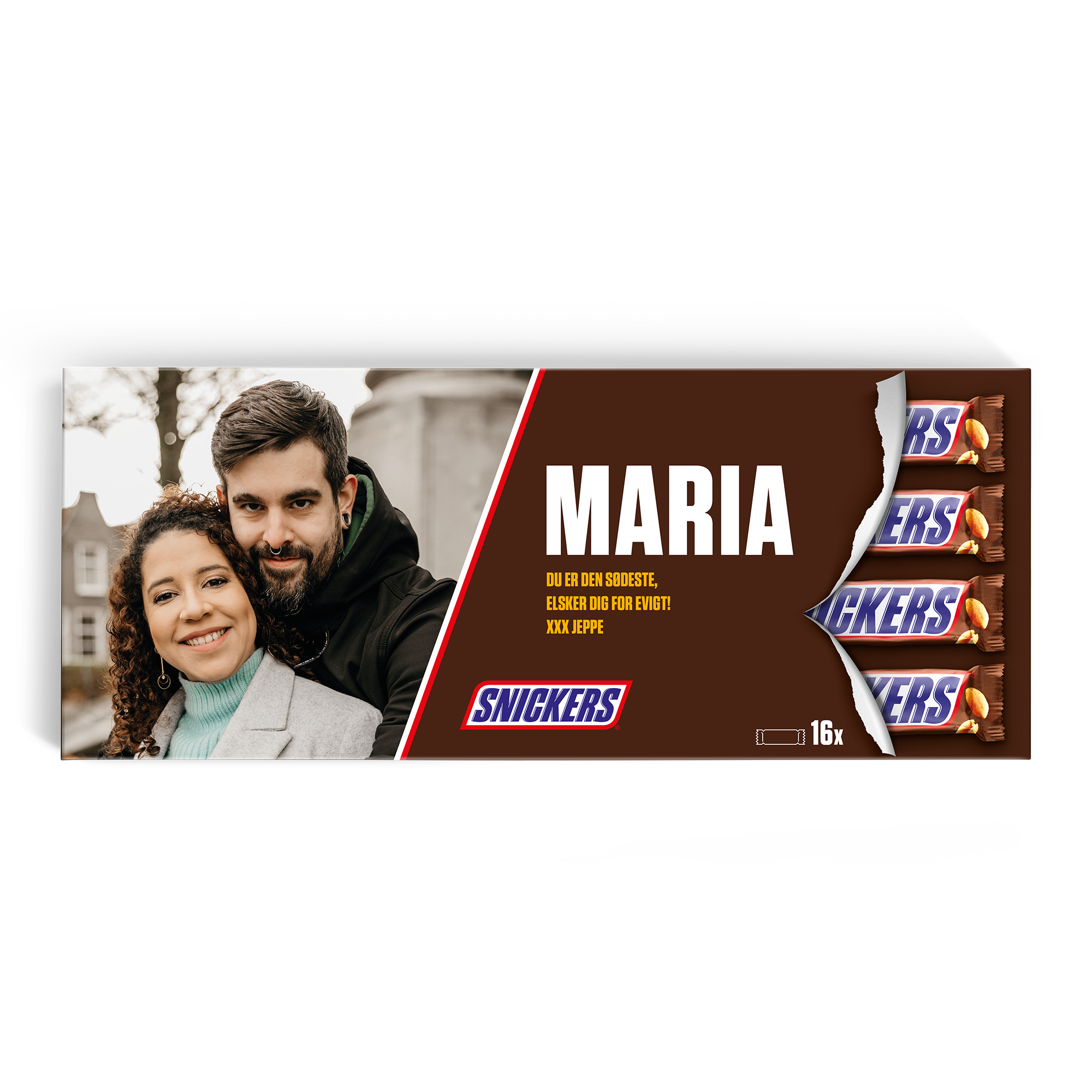 Denne personlige Mega Snickers er den største overraskelse. En Snickers-gaveæske printet med et billede af et par, navnet Maria og en kærlig besked.