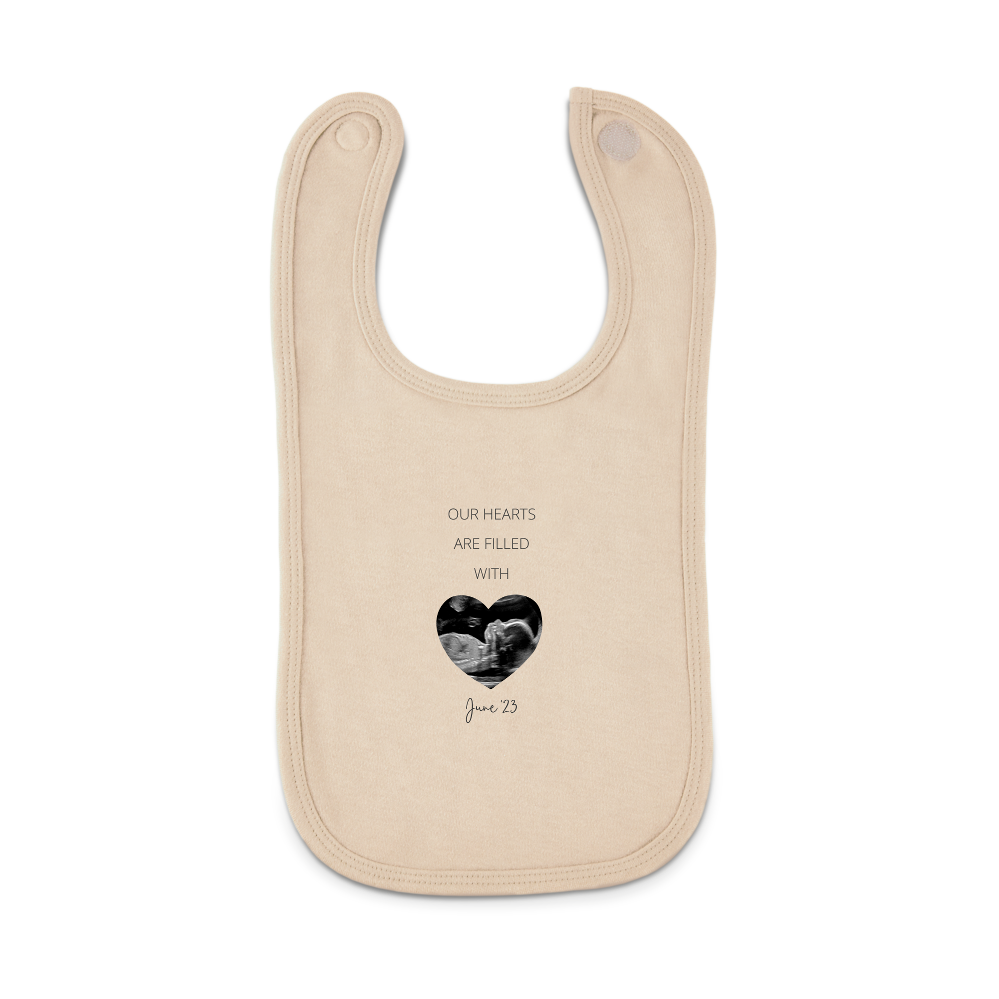 Bibe personalizado bege com impressão de ultrassom em forma de coração e texto "June '23"