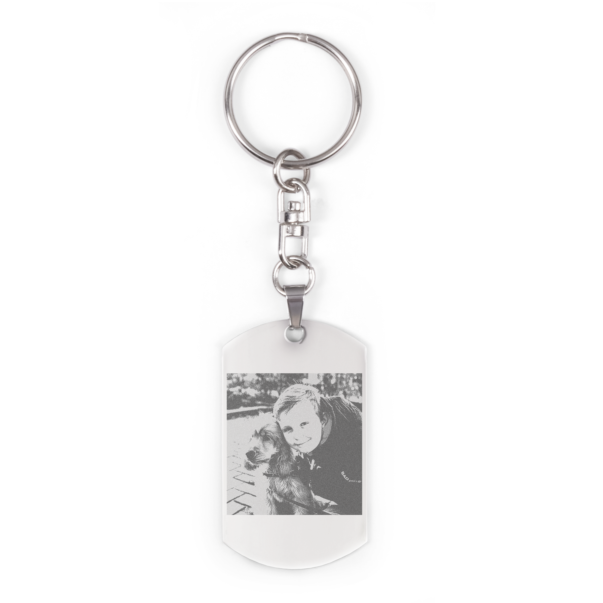 Llavero personalizado con grabado de un niño abrazando a un perro, ideal para llaveros personalizados con grabado.