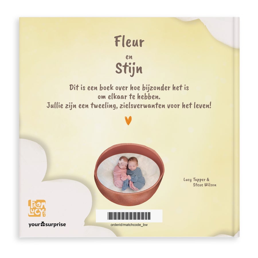 Babyboek "Tweelingen of Drielingen" personaliseren Gepersonaliseerd tweelingen voorleesboek met de namen Fleur en Stijn en een foto van twee pasgeboren baby's, gevierd met dit leuke boekje.