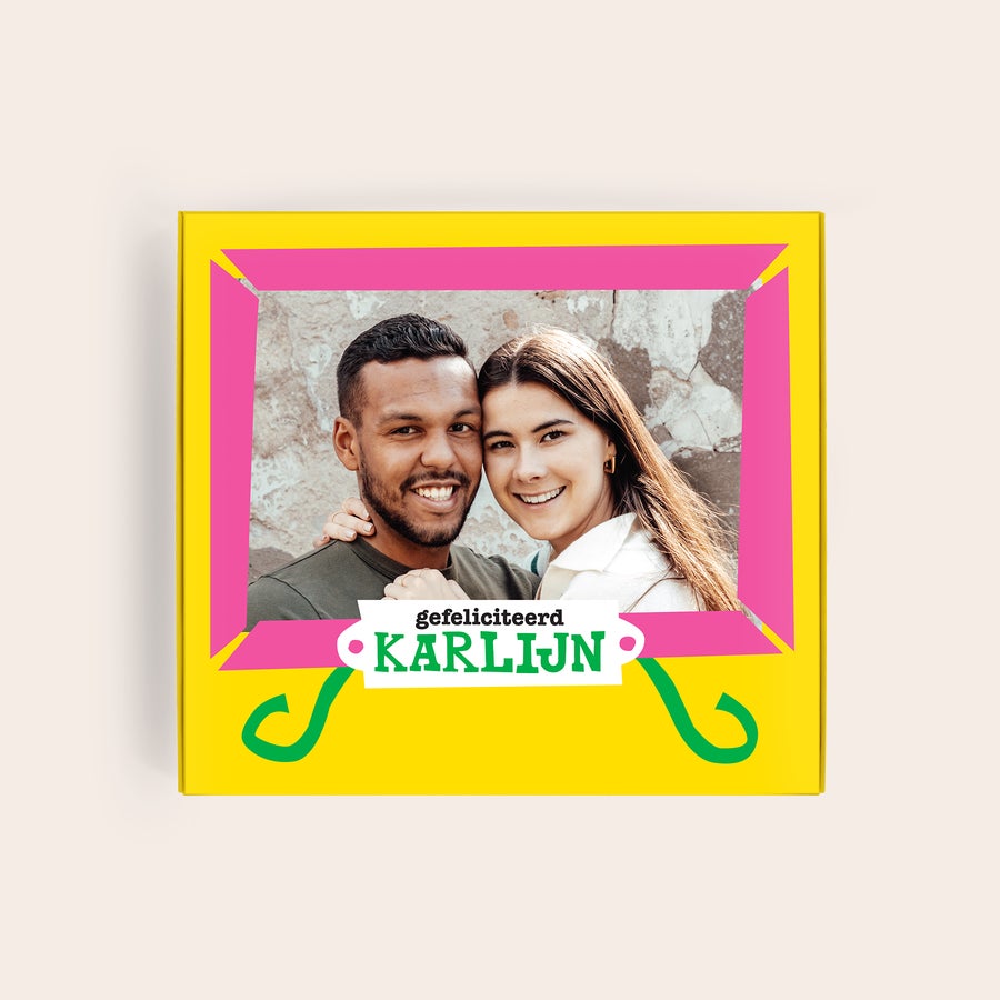 Tony's Chocolonely personaliseren Tony's Chocolonely Karamel-Zeezout giftbox met gepersonaliseerde foto, "gefeliciteerd Karlijn" gedrukt