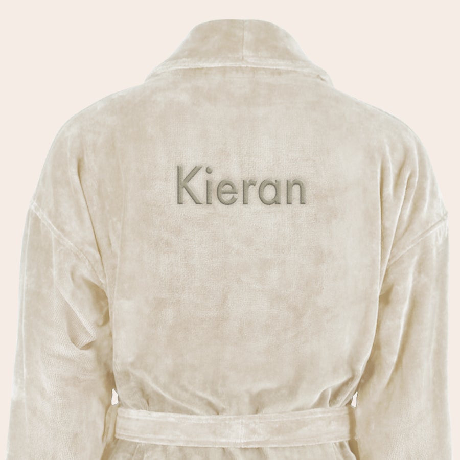 Albornoz - Hombre Albornoz beige de hombre con nombre Kieran bordado en la espalda, un regalo original de cumpleaños.