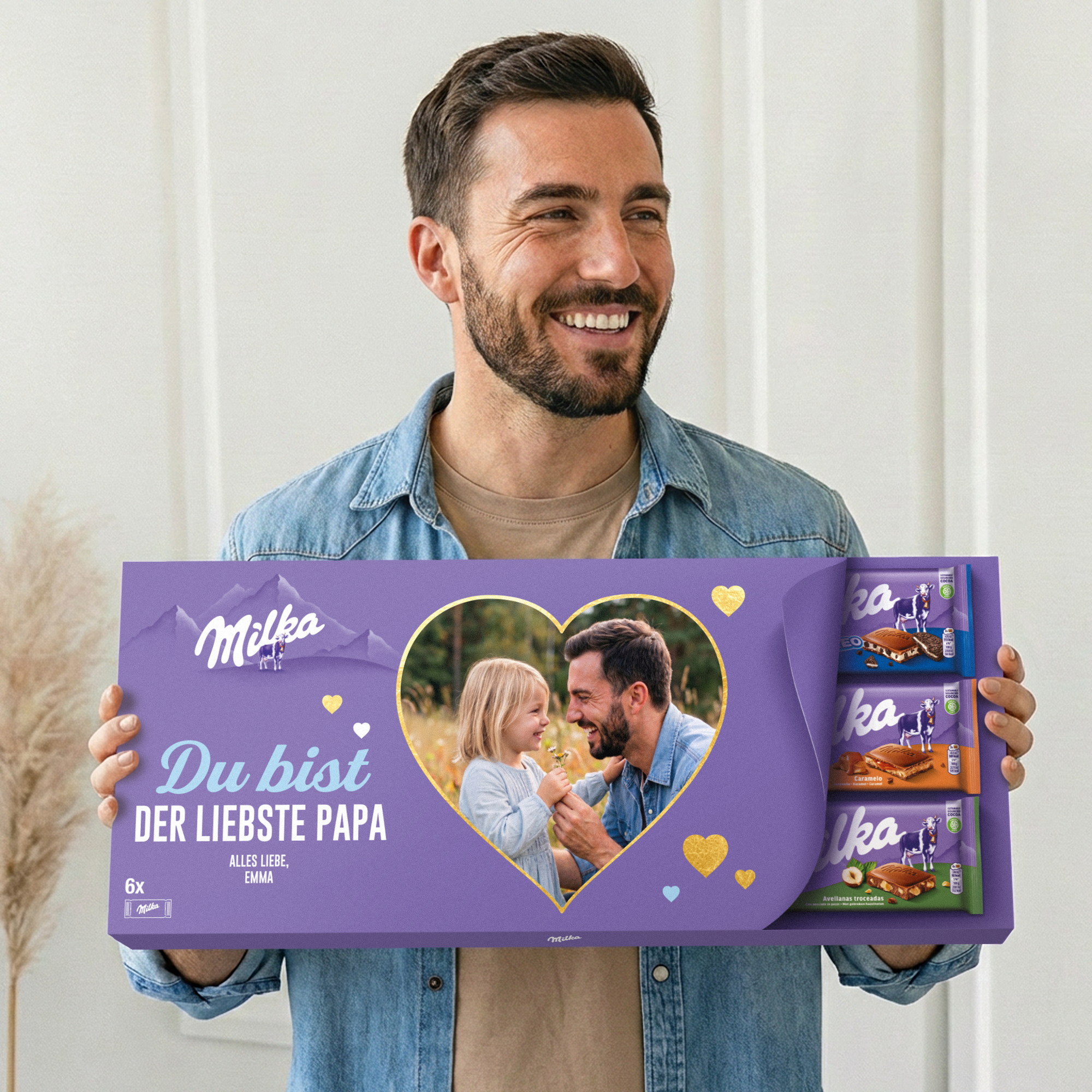 Riesen Milka Schokolade personalisieren mit Foto & Name - 6 Tafeln. Die lila Box zeigt ein Herzfoto, "Du bist der liebste Papa" und "Alles Liebe, Emma".