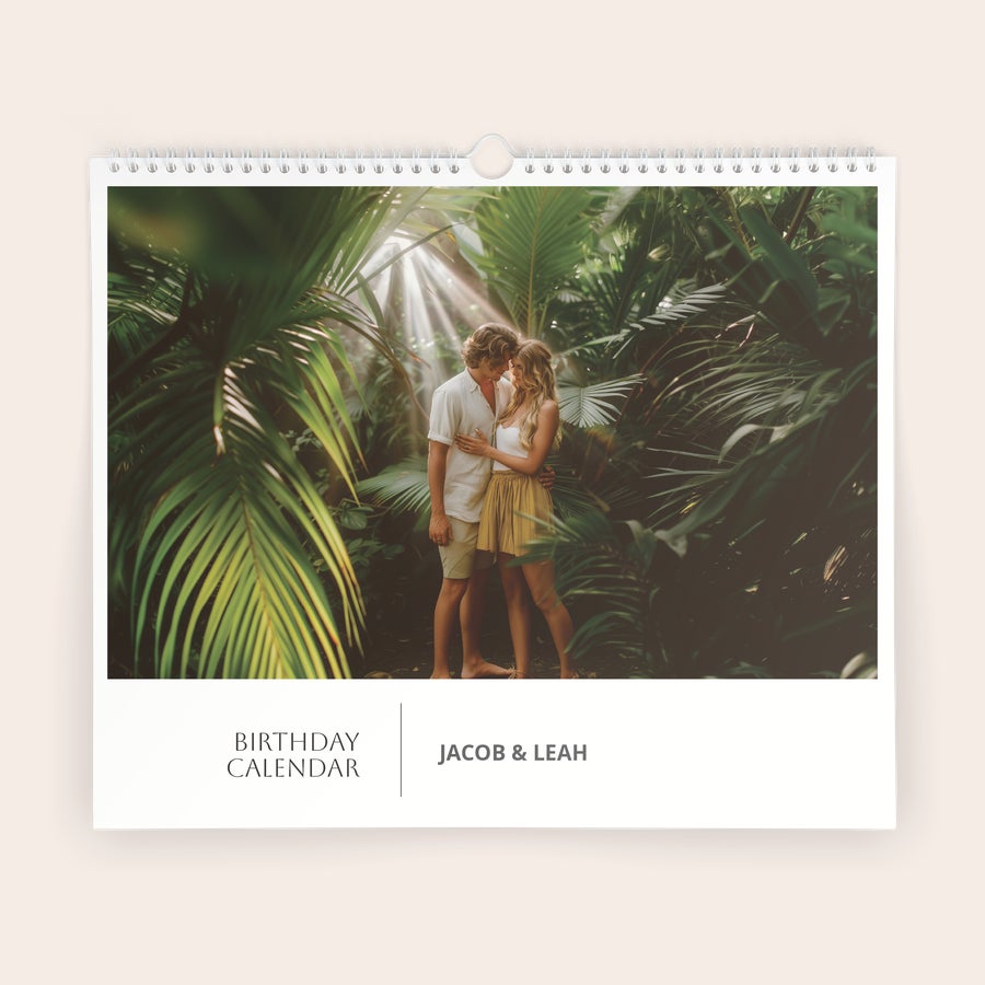Bursdagskalender Personlig bursdagskalender med trykt bilde av et par og navnene Jacob & Leah