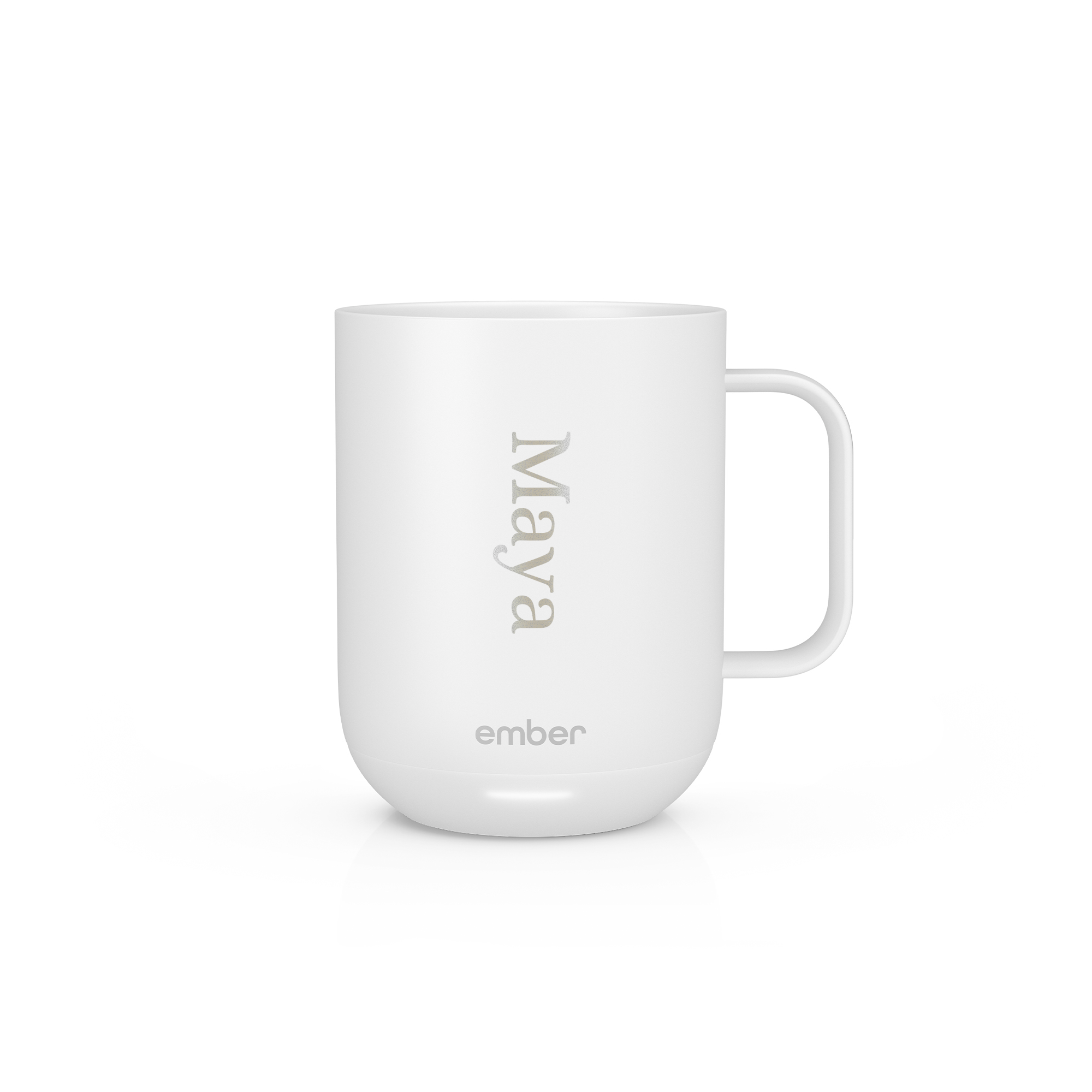 Mug chauffant Ember personnalisé blanc gravé avec le prénom Maya. Savourez chaque gorgée avec un mug chauffant Ember personnalisé