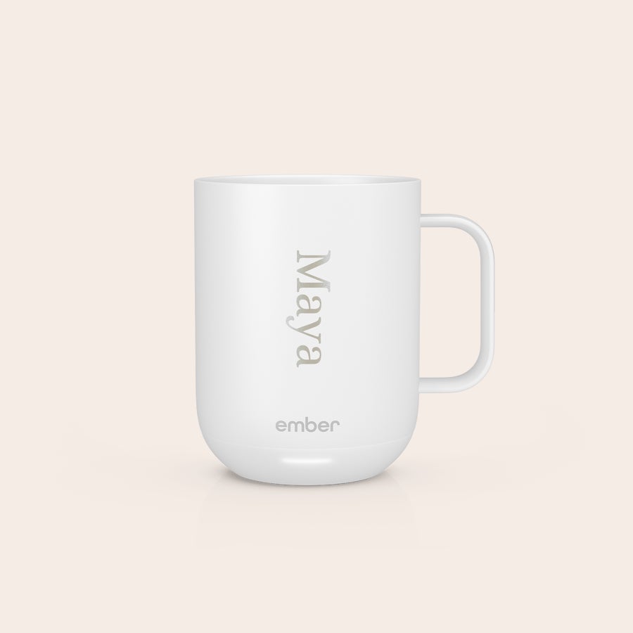 Ember Tasse - Smart Control Weißer Ember Control Mug mit dem lasergravierten Namen Maya für einen personalisierten Trinkgenuss