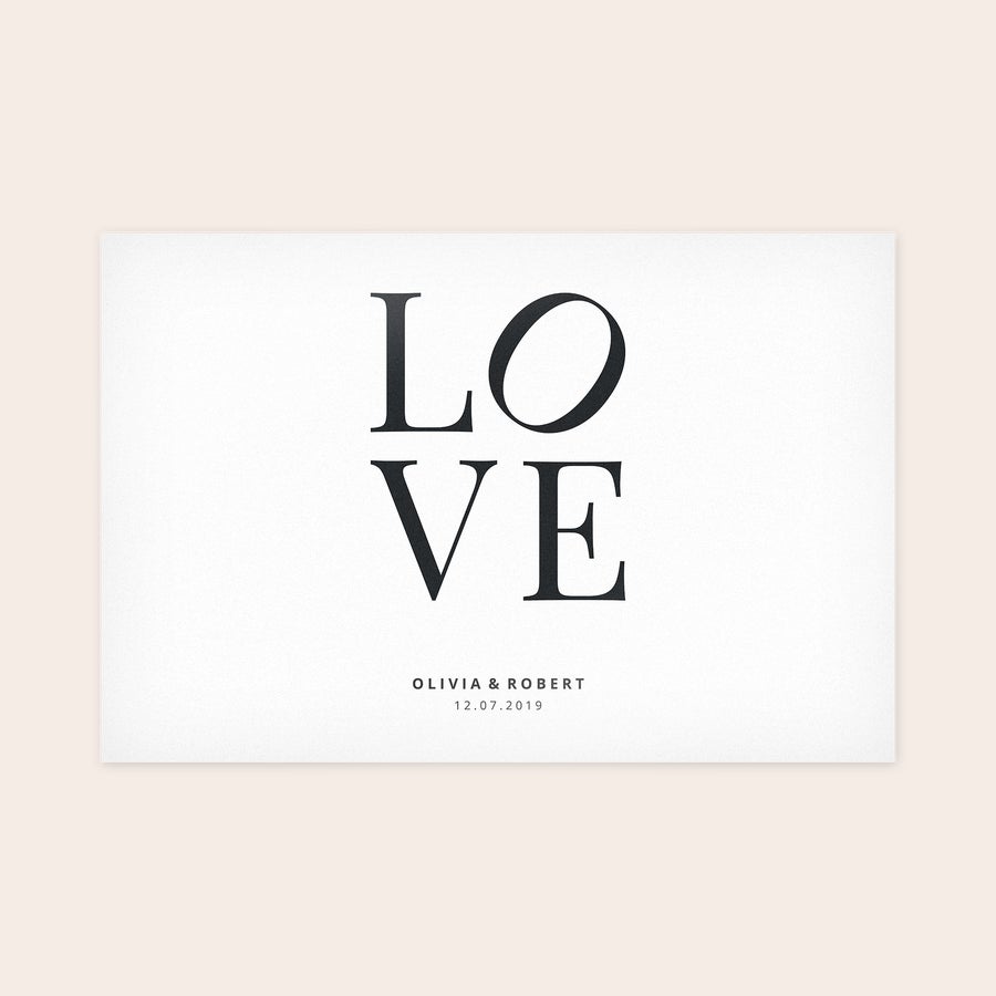 Kuva valuutalla Valokuvassa forex, jossa on "LOVE" painettuna ja mukautetut nimet Olivia & Robert sekä päivämäärä 12.07.2019.