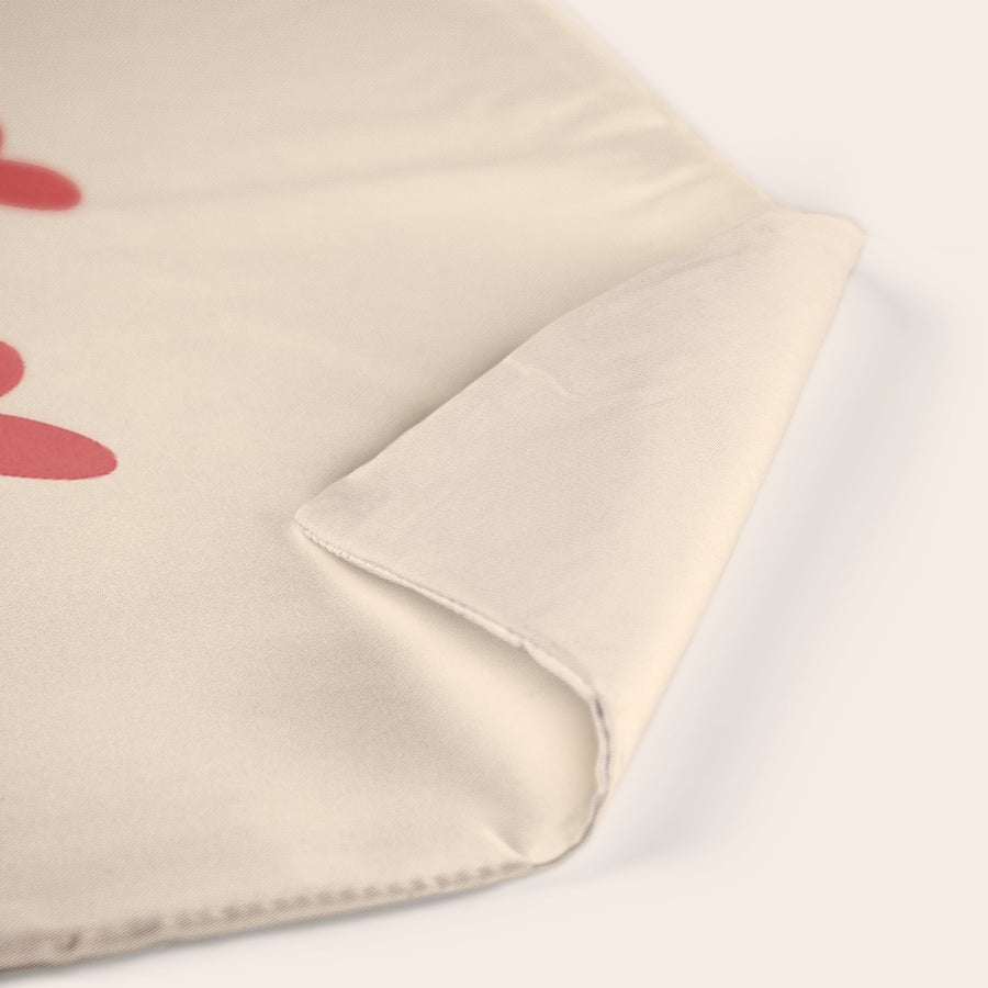 Cojin personalizado con foto Funda de cojín personalizada beige con estampado floral rojo. Transforma cualquier espacio con una funda de cojín bellamente personalizada.