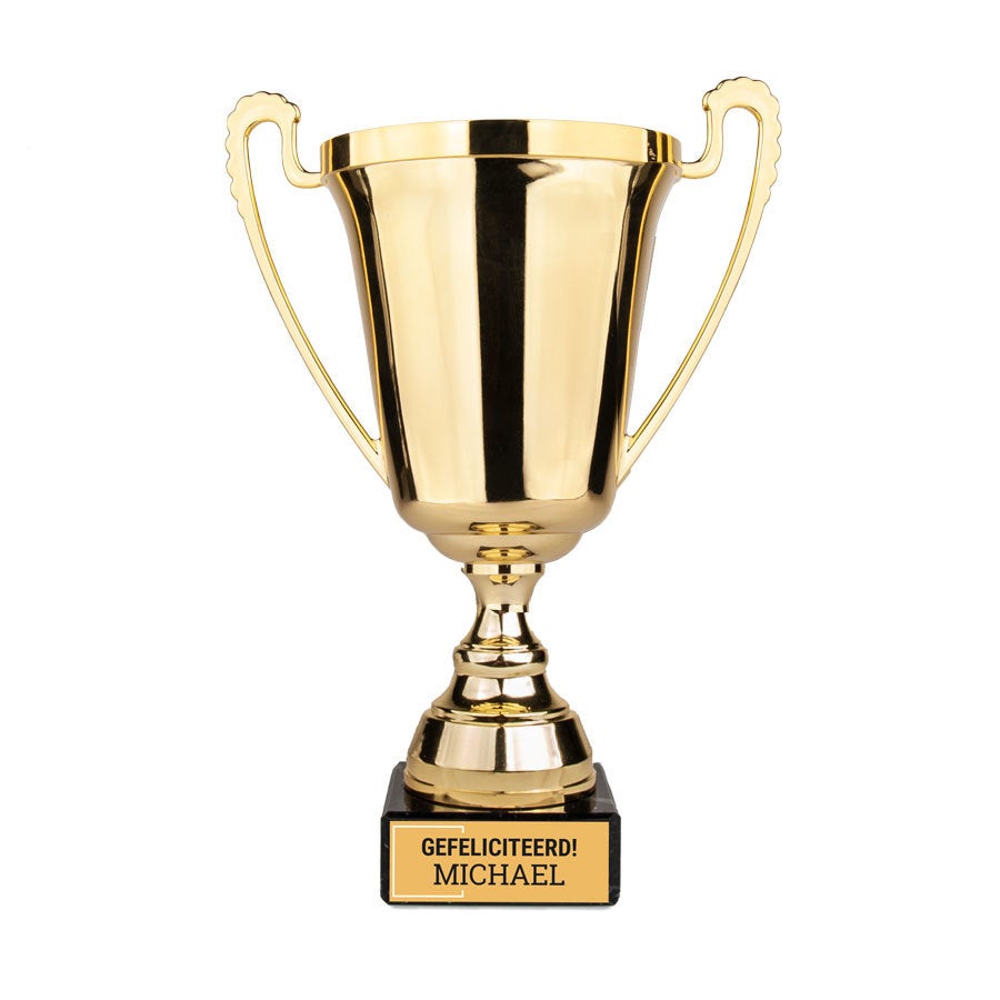 Heeft iemand een prestatie geleverd? Personaliseer deze gouden beker om het te vieren Heeft iemand een prestatie geleverd? Personaliseer deze gouden beker om het te vieren