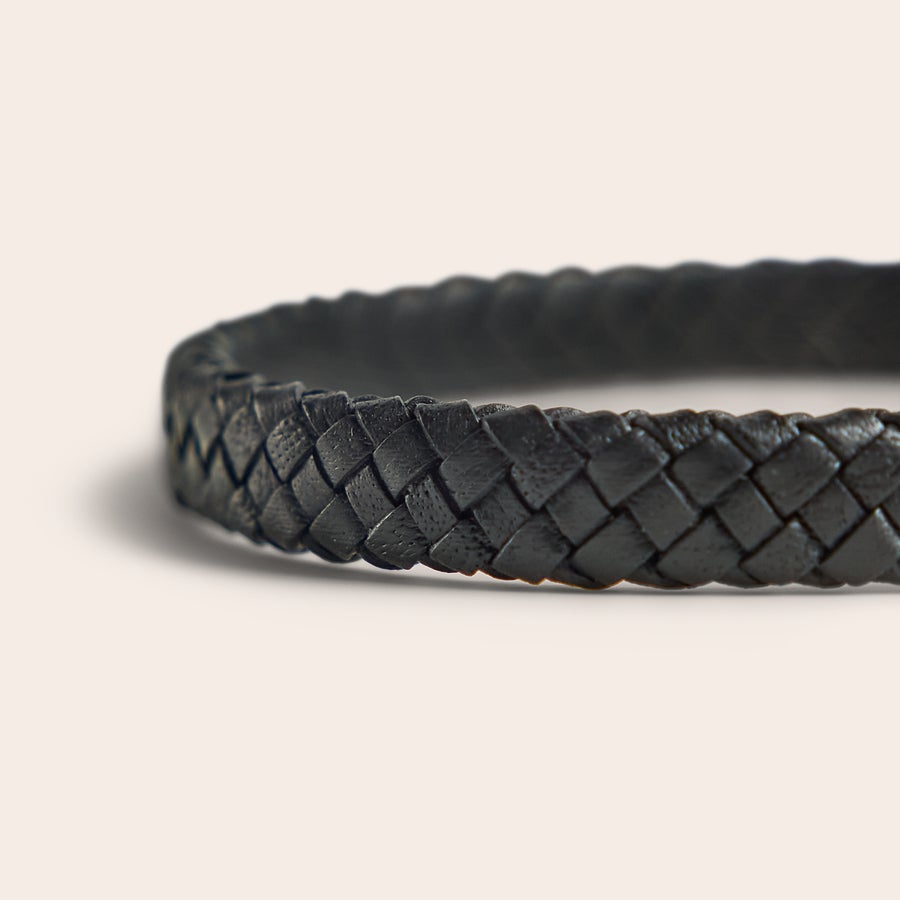 Luxurious leather bracelet with engraving Braided black leather bracelet for men, customizable as an engraved leather bracelet for men