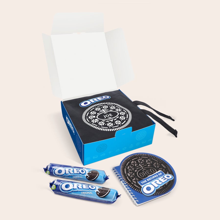 Oreo Bageblanding Gaveæske med navn og/eller billede Personlig Oreo gaveæske med trykt forklæde med "Joe", Oreo kiks og opskriftsbog til den der elsker at bage