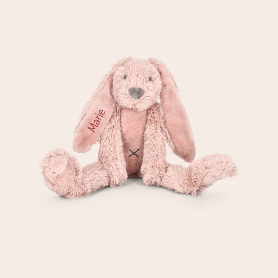 Bamse til babyer Personlig kosedyr Tiny Rabbit Richie, myk, rosa kanin med navnet Marie brodert på øret.