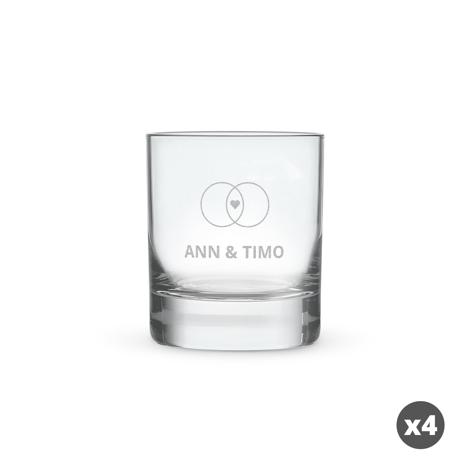 Ein Whisky Glas mit gravierten Ringen und Herz sowie den Namen Ann & Timo.
