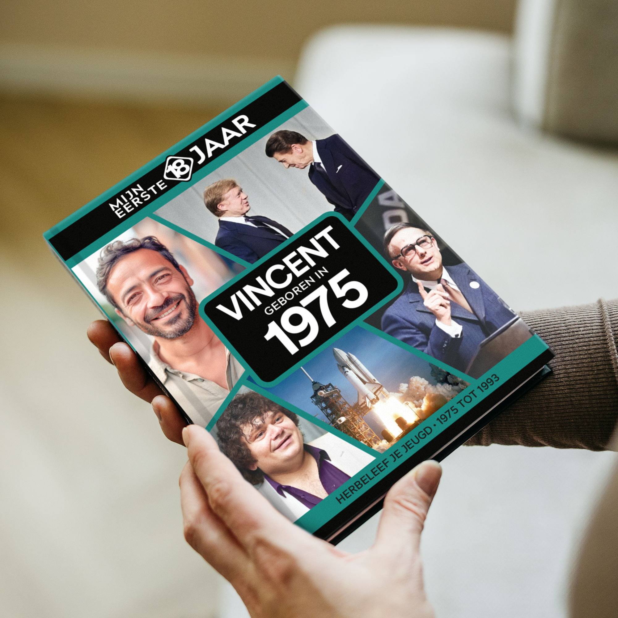 Persoonlijk Mijn Eerste 18 Jaar boek, met "Vincent Geboren in 1975" op de cover. Een trip down memory lane vol herinneringen.