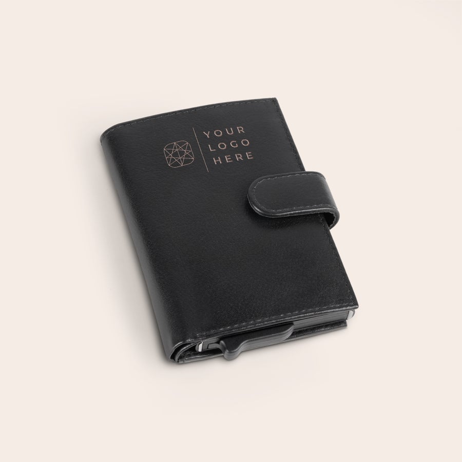 Titular de cartão personalizado Porta-cartões bancários de couro preto, gravado com logo e Your Logo Here