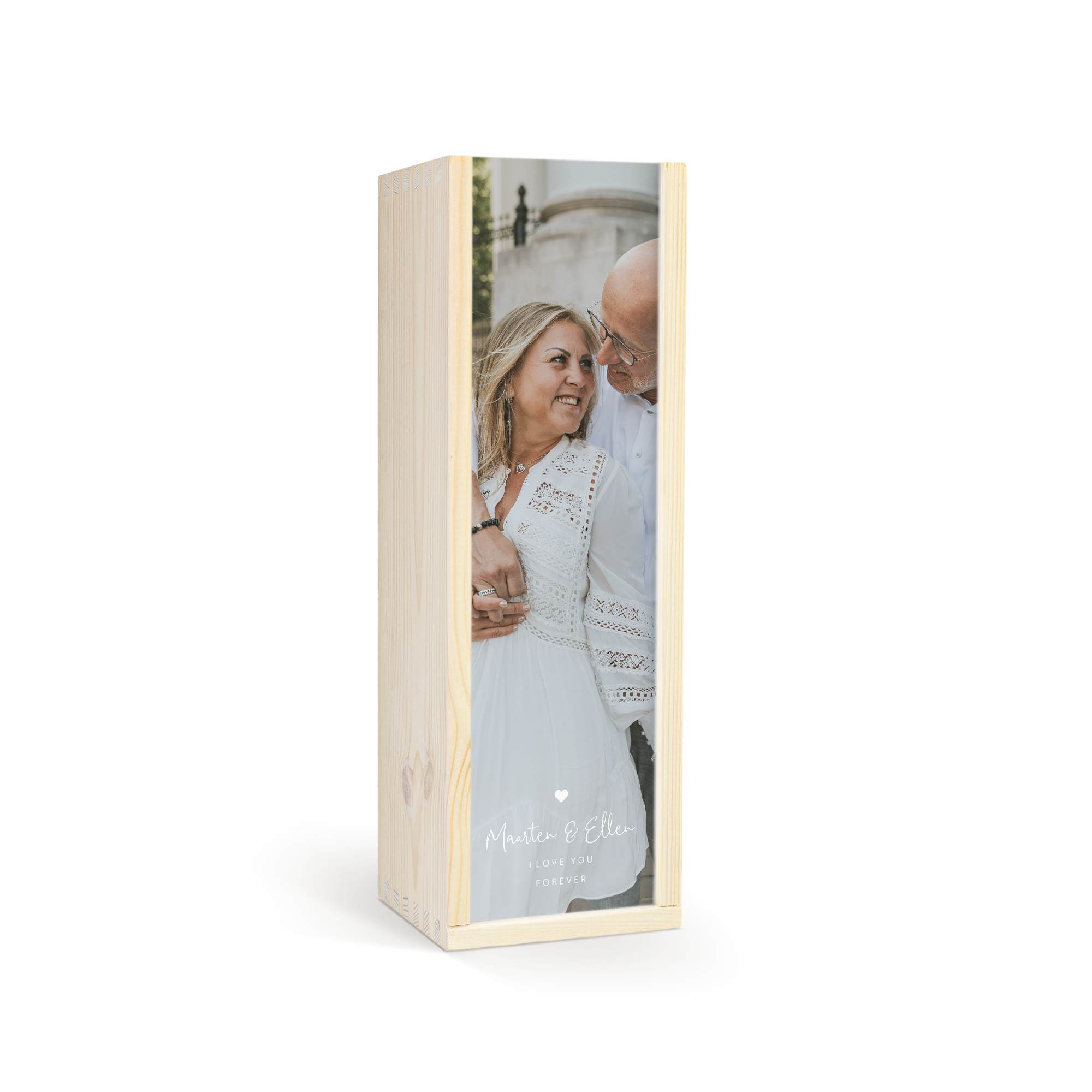 Coffret gravé en bois clair avec photo du couple Maarten et Ellen, et le texte I love you forever