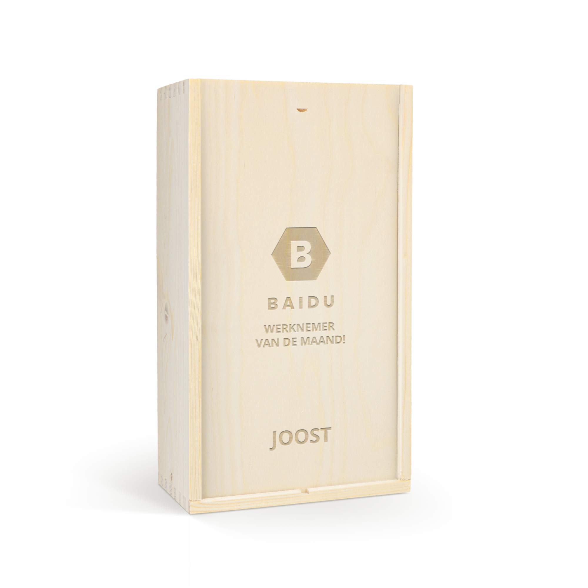 Gegraveerde houten kist met persoonlijke tekst "BAIDU WERKNEMER VAN DE MAAND!" en naam "JOOST" voor een gin-tonic pakket.