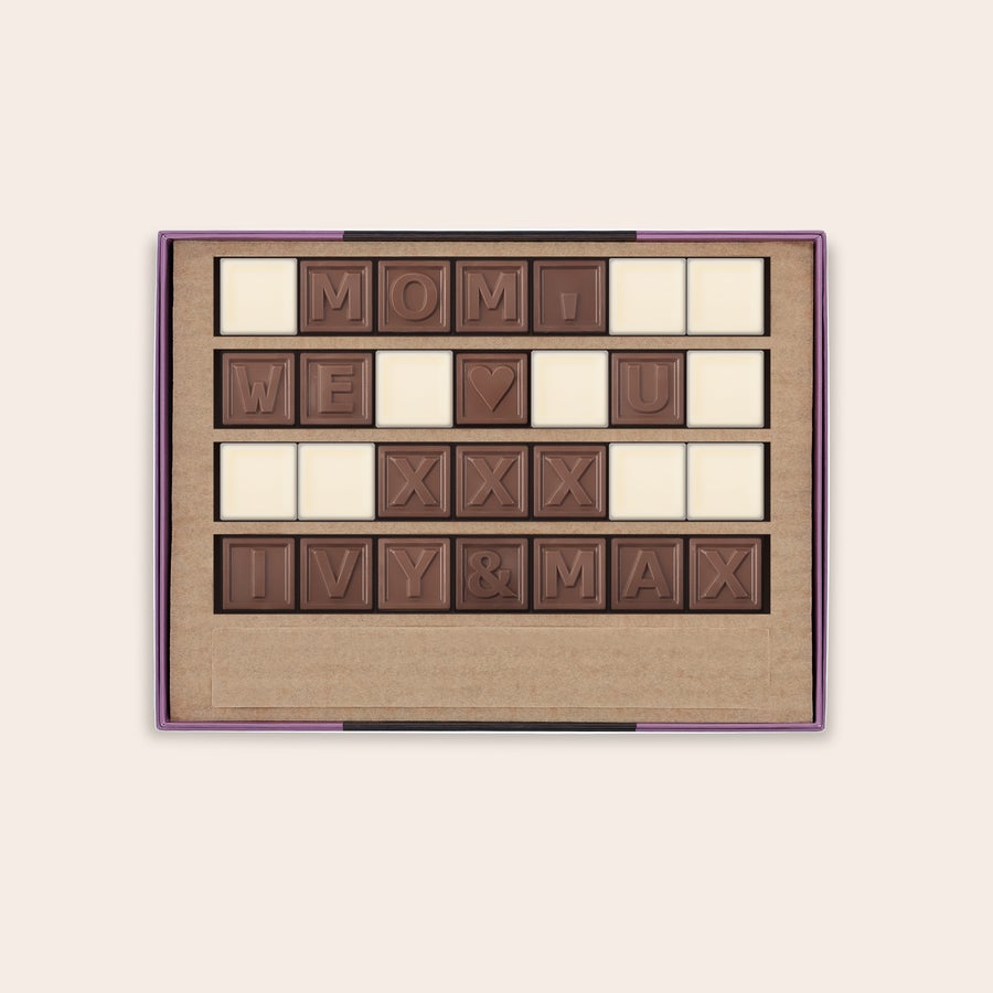 Telegramma di Cioccolato Telegramma di cioccolato personalizzato con la scritta Mamma ti amiamo Ivy & Max in una confezione regalo viola