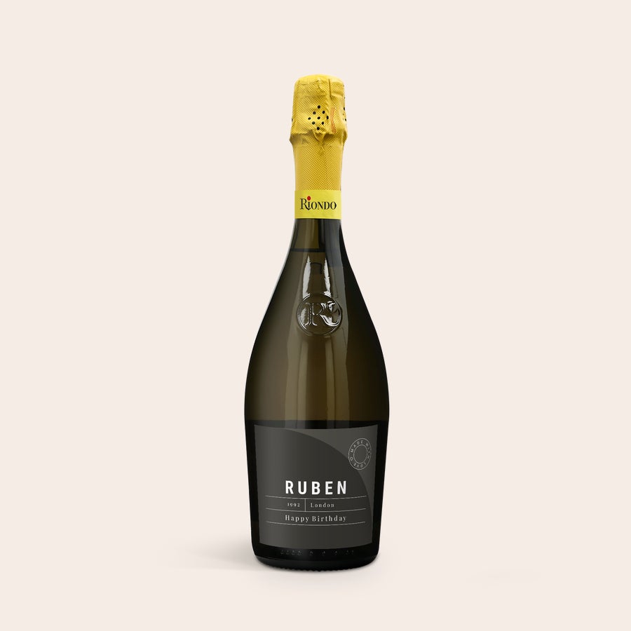Riondo Prosecco Spumante Personalizzato Bottiglia di Prosecco Riondo personalizzata con etichetta nera stampata con il nome Ruben e testo Happy Birthday